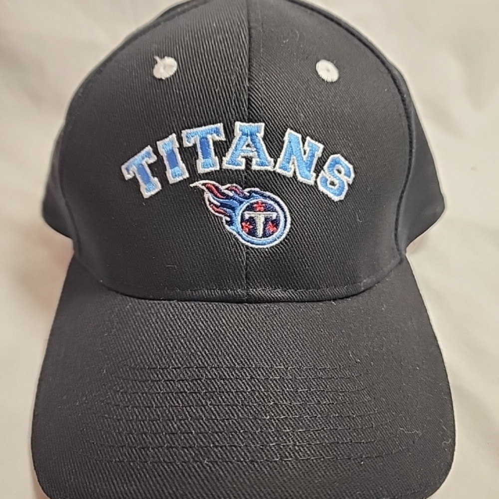Black Tennessee Titans Strapback Hat